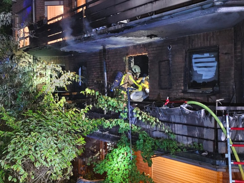 FW Grevenbroich: Sechs Bewohner nach Feuer auf Balkon im Krankenhaus / Zwei Brände fordern Grevenbroicher Feuerwehr während des Schützenfestes - Foto: presseportal.de