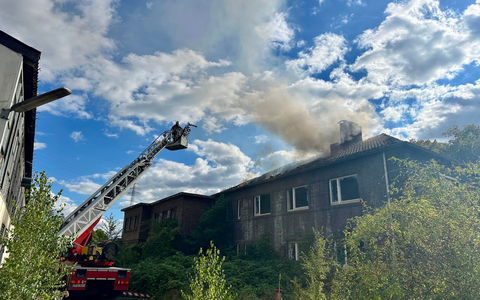 FW-E: Dachstuhlbrand auf verlassenem Industriegelände - keine Verletzten - Foto: presseportal.de