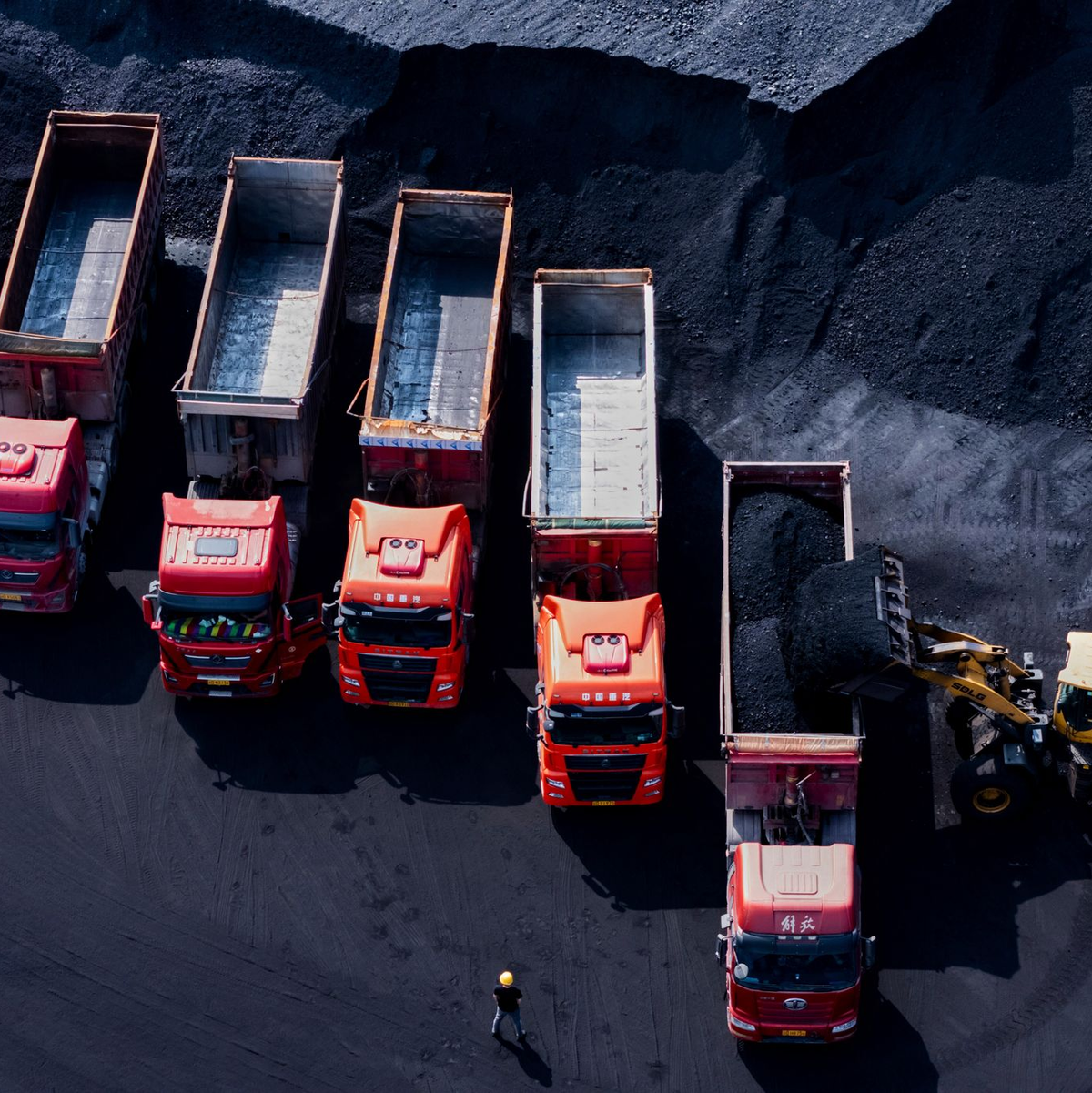 China sieht Kohle als Rückhalt bei Stromengpässen aus erneuerbaren Energien. (Symbolbild)  - Foto: Uncredited/CHINATOPIX/AP/dpa