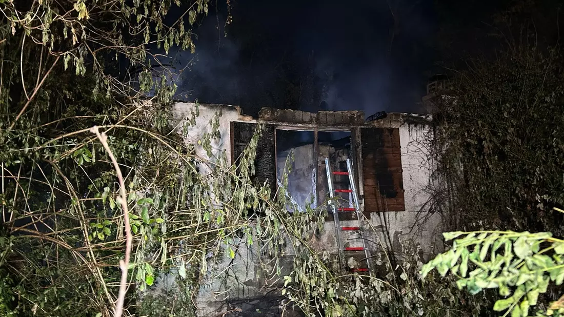 POL-PIROK: Brand eines verlassenen Wochenendhauses - Bild: presseportal.de
