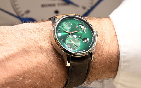 Juweliere nehmen verstärkt Interesse junger Kundschaft wahr.  - Foto: Uli Deck/dpa