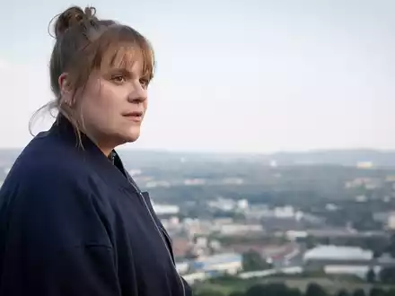 Stefanie Reinsperger sagt „Bussi Baba, Tatort!“ - Foto: presseportal.de