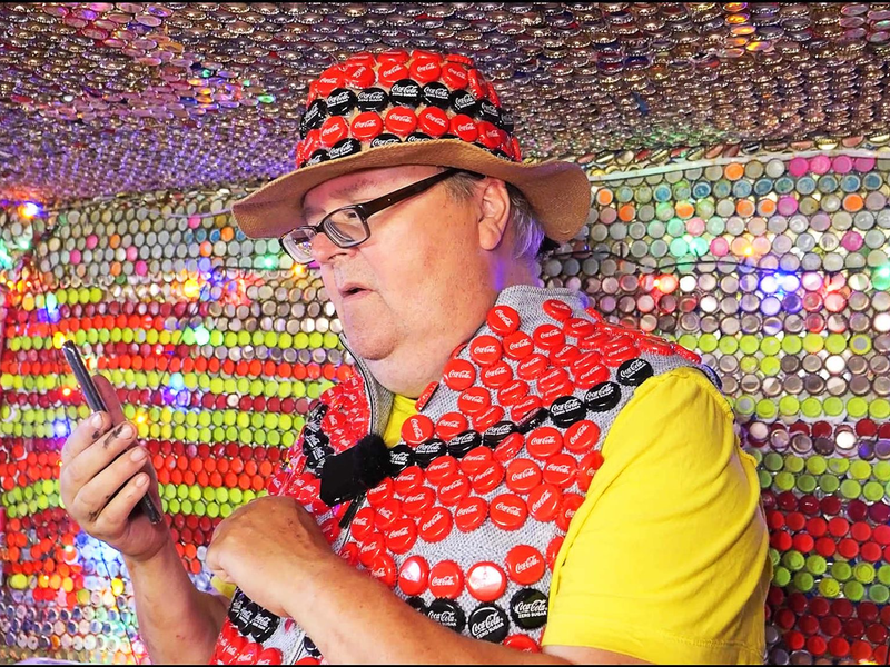 Rund 130.000 Flaschenverschlüsse hat Frank Zeidler in den vergangenen Jahren verbaut. - Foto: Jörn Hüneke/dpa