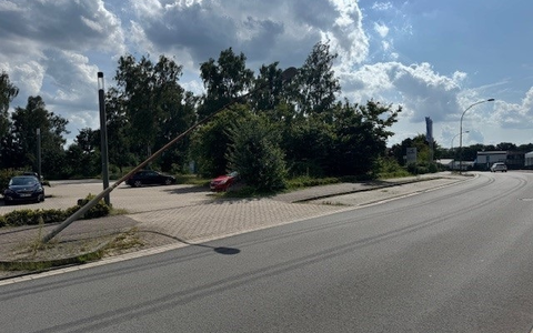 POL-RZ: Verkehrsunfallflucht - Zeugen gesucht - Foto: presseportal.de POL-RZ: Verkehrsunfallflucht - Zeugen gesucht - Foto: presseportal.de