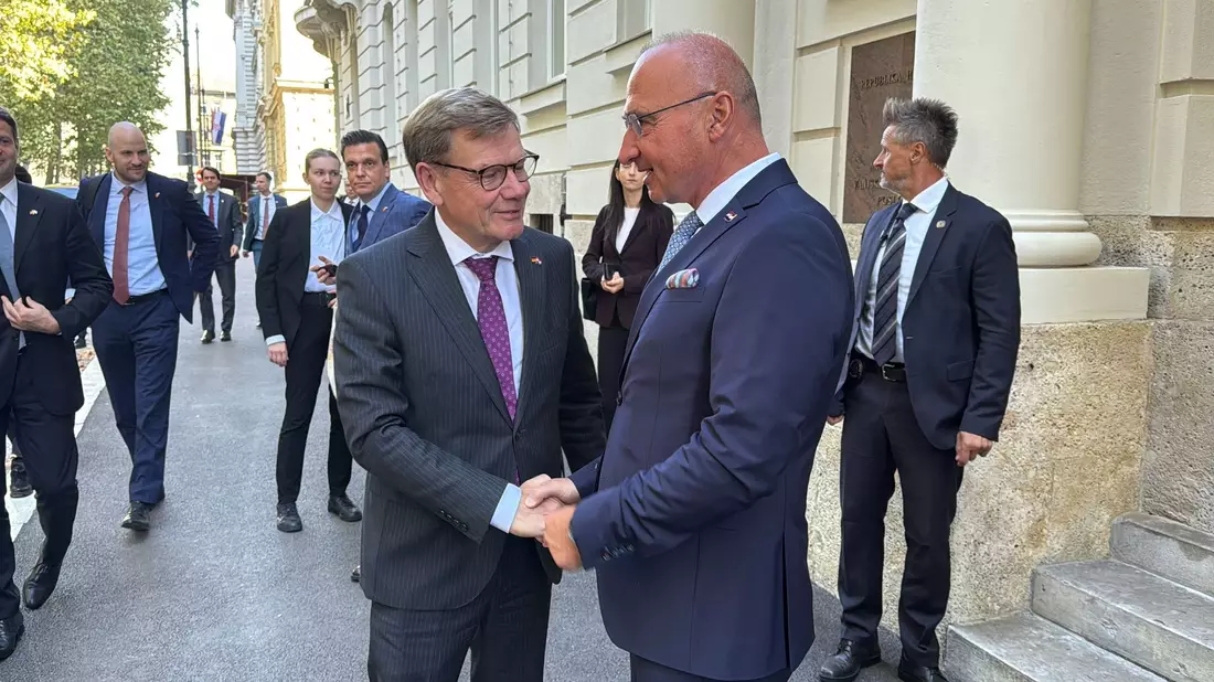 Außenminister Johann Wadephul (CDU) wird von seinem kroatischen Kollegen Gordan Grlic Radman in der Hauptstadt Zagreb zum Antrittsbesuch empfangen. - Bild: Jörg Blank/dpa