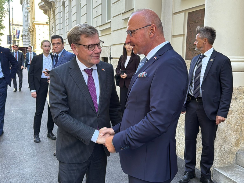 Außenminister Johann Wadephul (CDU) wird von seinem kroatischen Kollegen Gordan Grlic Radman in der Hauptstadt Zagreb zum Antrittsbesuch empfangen. - Foto: Jörg Blank/dpa