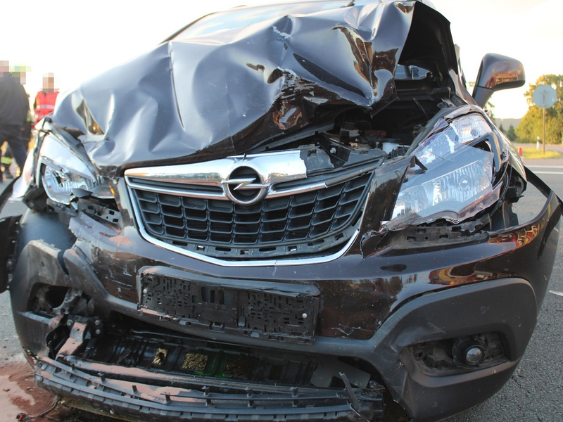 POL-MI: Drei Verletzte nach Zusammenstoß zweier Autos - Foto: presseportal.de