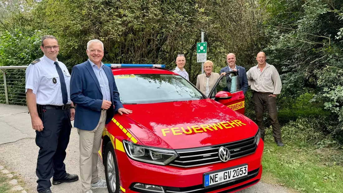 FW Grevenbroich: Projekt Rettungspunkte im Stadtwald gestartet - schnellere Hilfe im Notfall - Bild: presseportal.de