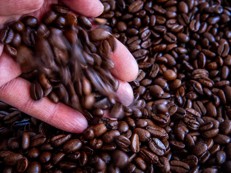 Mit dem Deal will der US-Konzern Keurig Dr Pepper einen globalen Kaffeechampion aufbauen. (Symbolbild) - Foto: Jens Büttner/dpa