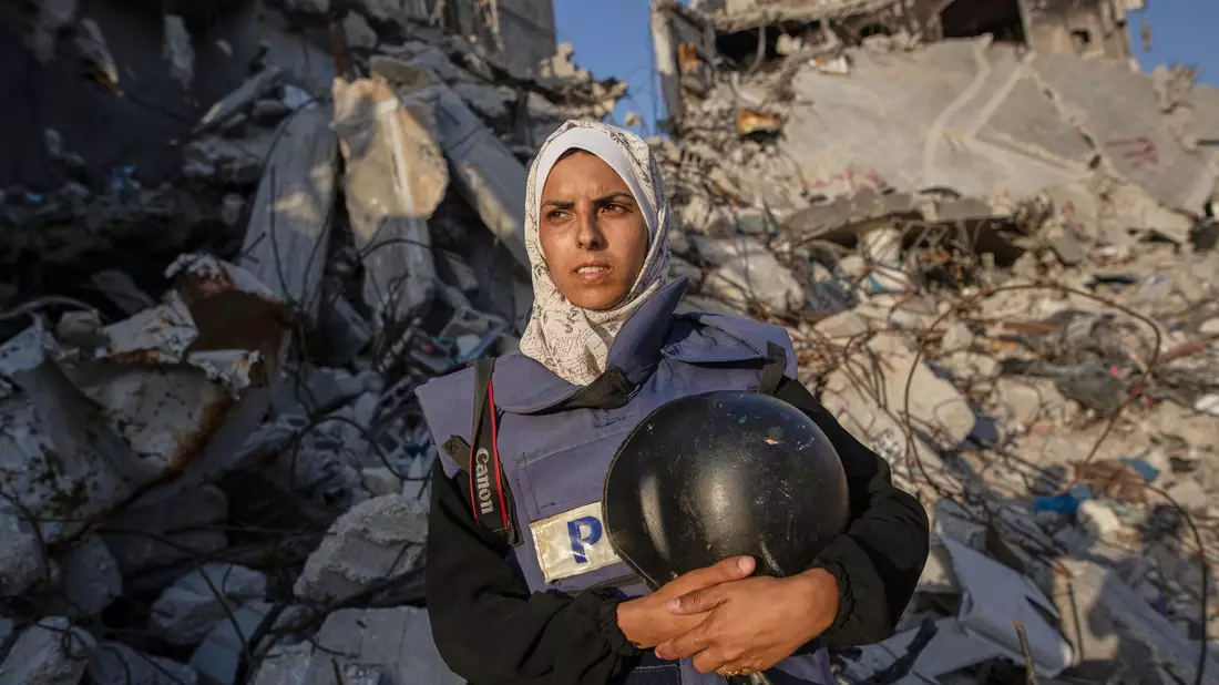 Die freie Journalistin Mariam Dagga wurde im Gazastreifen bei einem israelischen Angriff getötet. - Bild: Jehad Alshrafi/AP/dpa