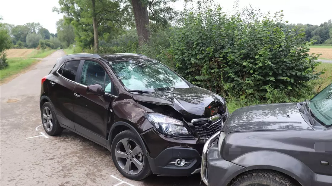 POL-HX: Zusammenstoß auf Feldweg - Eine Person schwer verletzt - Bild: presseportal.de