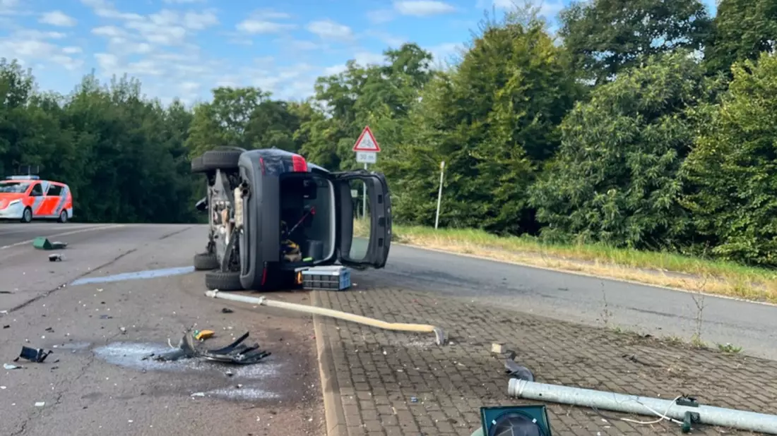 POL-DU: Friemersheim: Mann baut Unfall, leistet Widerstand und zerstört Polizeiinventar - Bild: presseportal.de