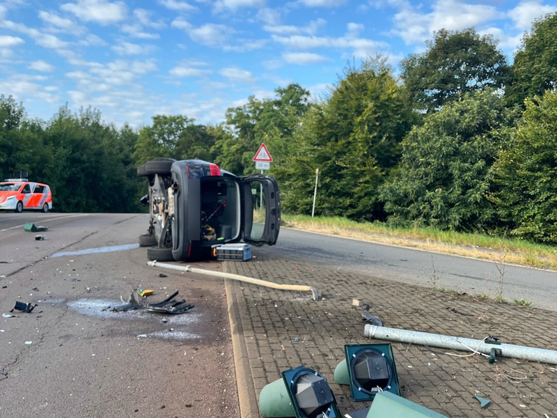 POL-DU: Friemersheim: Mann baut Unfall, leistet Widerstand und zerstört Polizeiinventar - Foto: presseportal.de