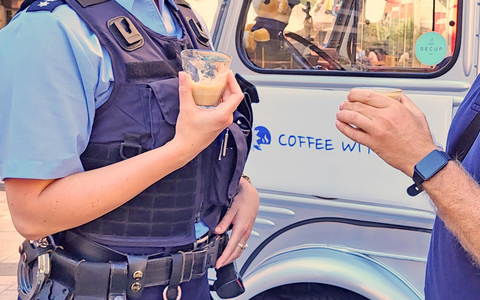 POL-W: SG - Coffee with a cop in Solingen: Die Polizei lädt die Bürgerinnen und Bürger auf Kaffee und gute Gespräche ein - Foto: presseportal.de