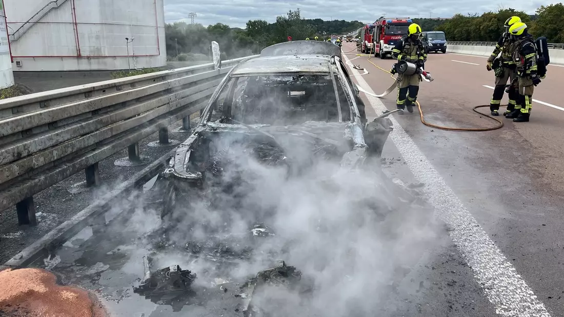 API-TH: Pkw in Vollbrand - Bild: presseportal.de
