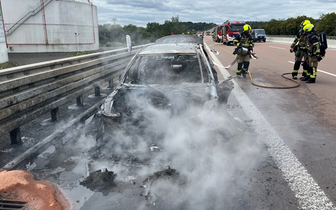 API-TH: Pkw in Vollbrand - Foto: presseportal.de