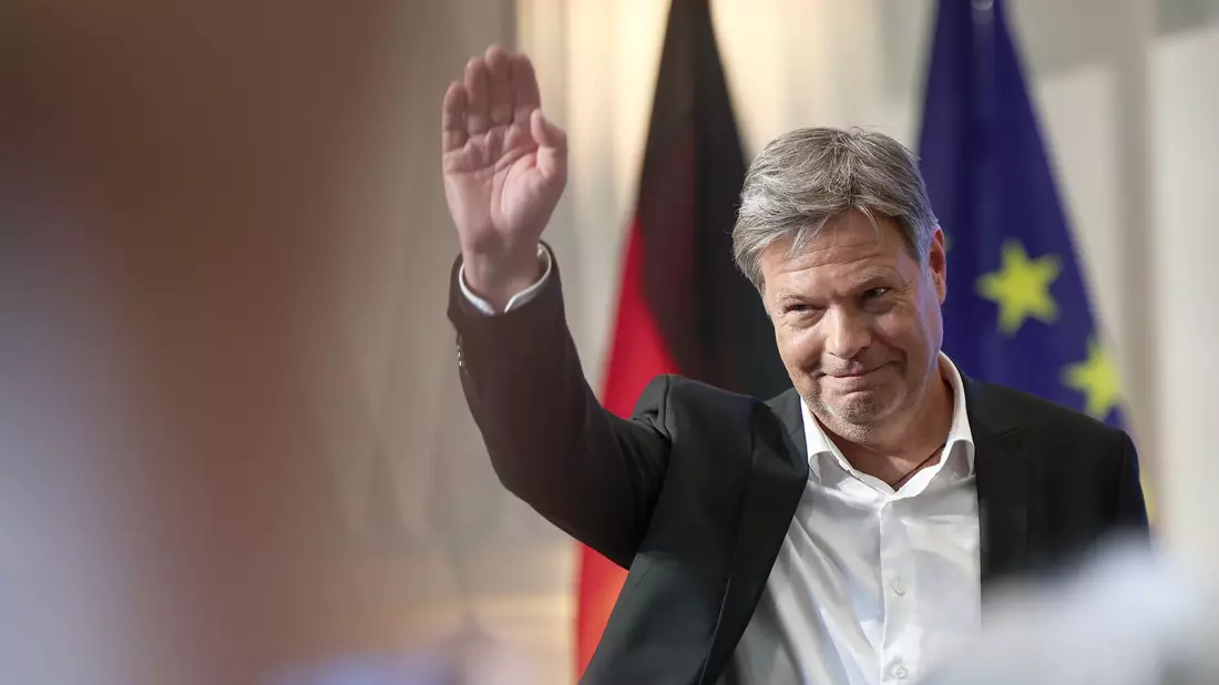 Robert Habeck, hier beim Abschied aus dem Bundeswirtschaftsministerium, verlässt nun auch den Bundestag. - Bild: Hannes P Albert/dpa
