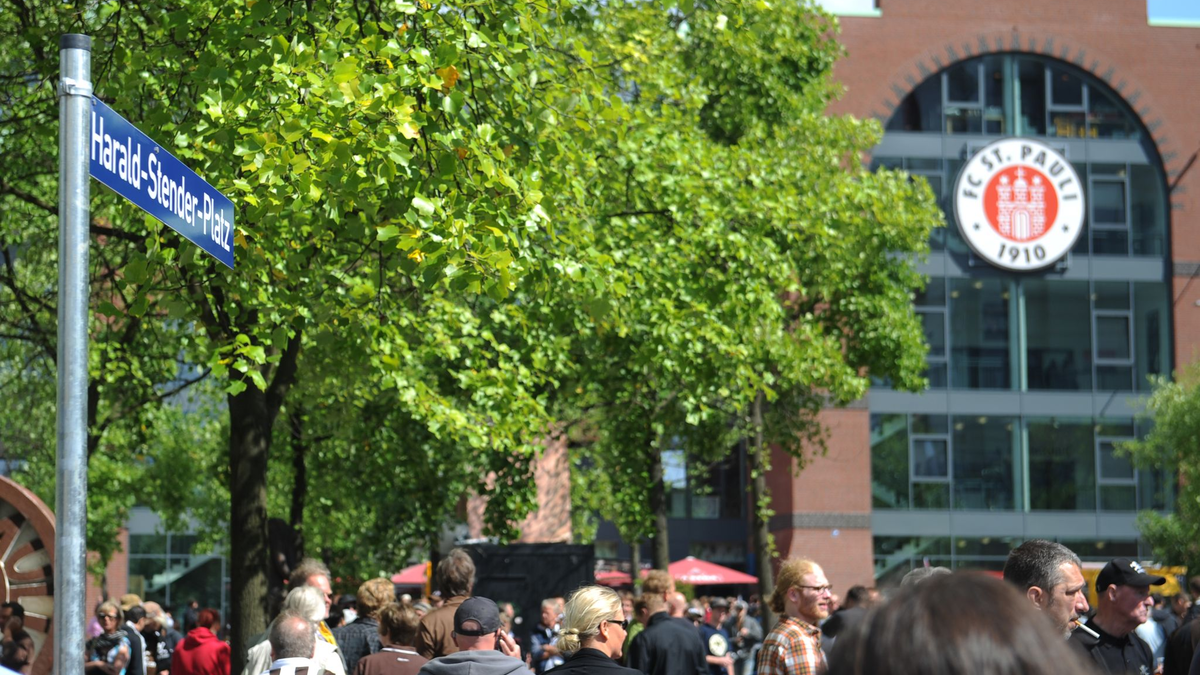 Nach dem Bundesligaspiel FC St. Pauli gegen Borussia Dortmund kam es auf dem Vorplatz des Millerntorstadions zu einer Auseinandersetzung. (Archivfoto)  - Foto: picture alliance / dpa