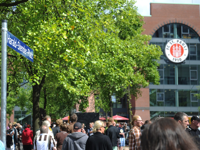 Nach dem Bundesligaspiel FC St. Pauli gegen Borussia Dortmund kam es auf dem Vorplatz des Millerntorstadions zu einer Auseinandersetzung. (Archivfoto)  - Foto: picture alliance / dpa