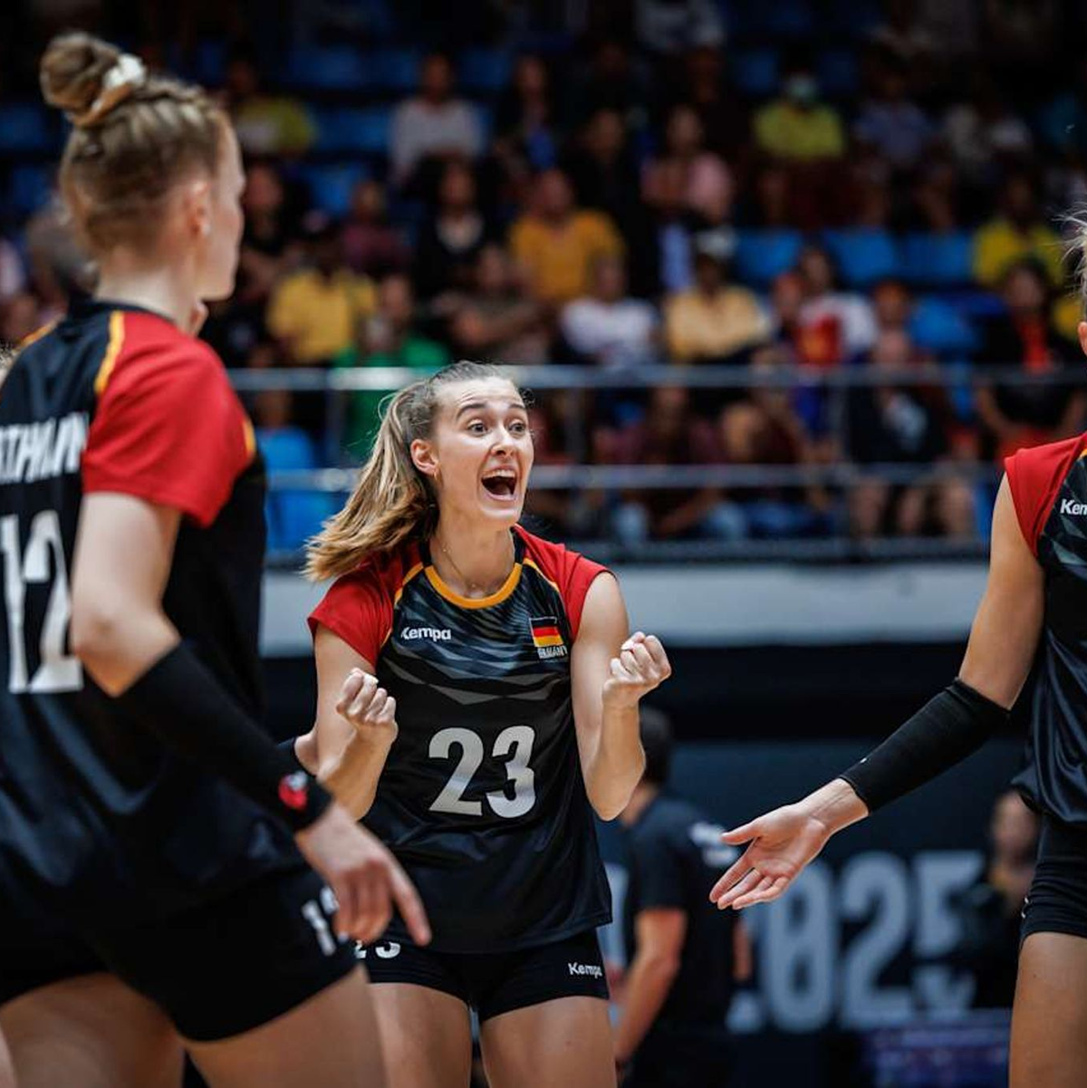 Die deutschen Volleyballerinnen feierten einen souveränen Sieg. - Foto: ---/volleyballworld/dpa