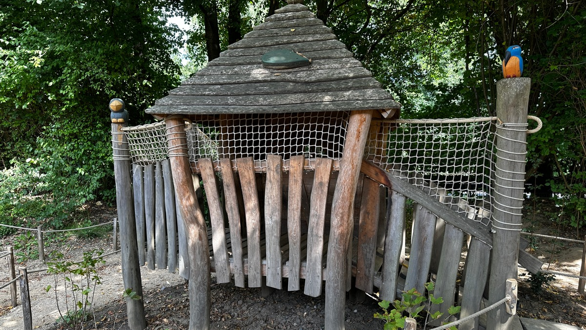 FW Hennef: Kind in Spielgerät eingeklemmt - Foto: presseportal.de