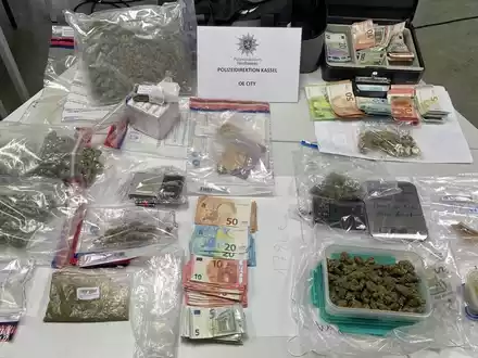 POL-KS: Drogen an Jugendliche verkauft: Zwei Kilo Drogen sichergestellt, 24-JĂ€hriger dank Zeugenhinweis festgenommen - Foto: presseportal.de