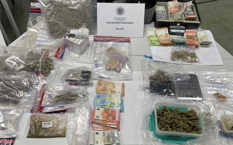 POL-KS: Drogen an Jugendliche verkauft: Zwei Kilo Drogen sichergestellt, 24-Jähriger dank Zeugenhinweis festgenommen - Foto: presseportal.de
