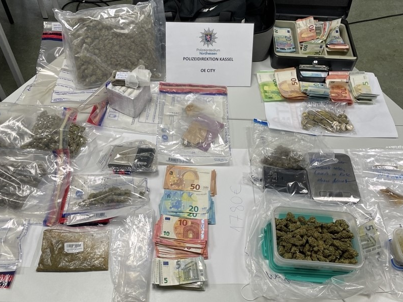 POL-KS: Drogen an Jugendliche verkauft: Zwei Kilo Drogen sichergestellt, 24-Jähriger dank Zeugenhinweis festgenommen - Foto: presseportal.de