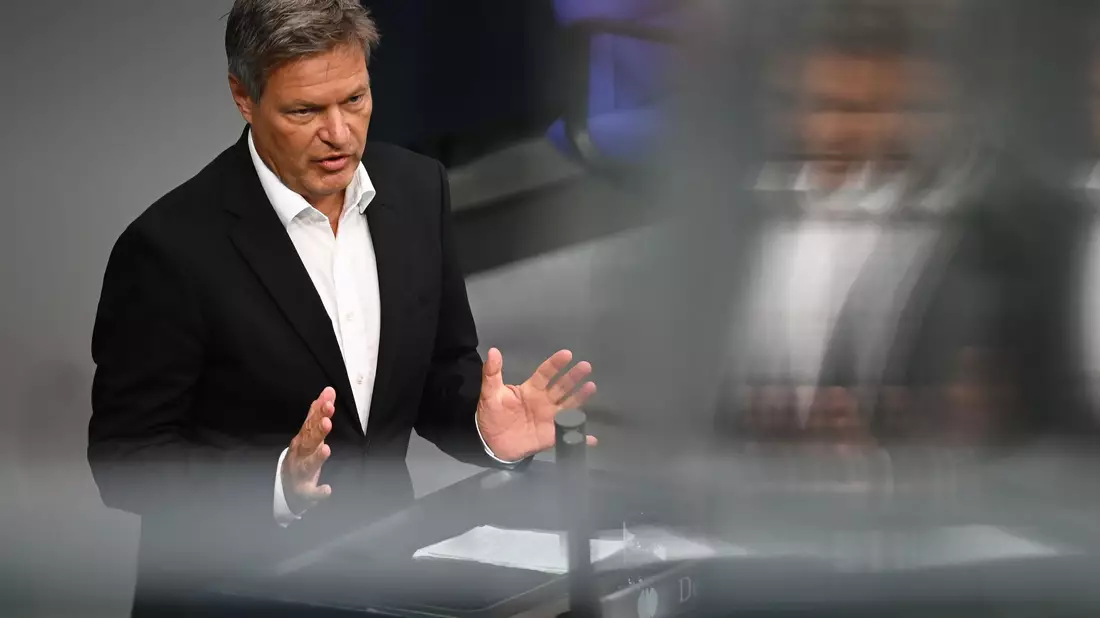 Ex-Vizekanzler Habeck will Abstand vom Politikbetrieb finden. (Archivbild) - Bild: Anna Ross/dpa