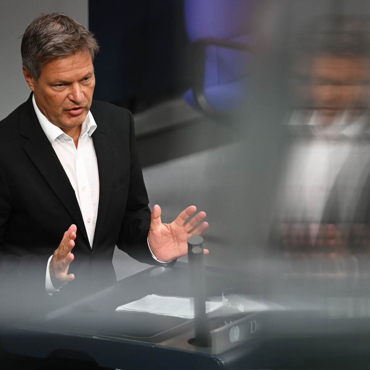 Ex-Vizekanzler Habeck will Abstand vom Politikbetrieb finden. (Archivbild) - Foto: Anna Ross/dpa