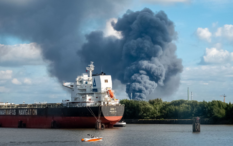 Bei dem verheerenden Feuer wurden mehrere Menschen verletzt. - Foto: Bodo Marks/dpa