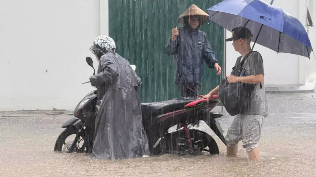 Der Taifun «Kajiki» hat schwere Schäden verursacht. - Bild: Hau Dinh/AP/dpa