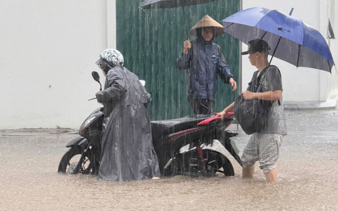 Der Taifun «Kajiki» hat schwere Schäden verursacht. - Foto: Hau Dinh/AP/dpa