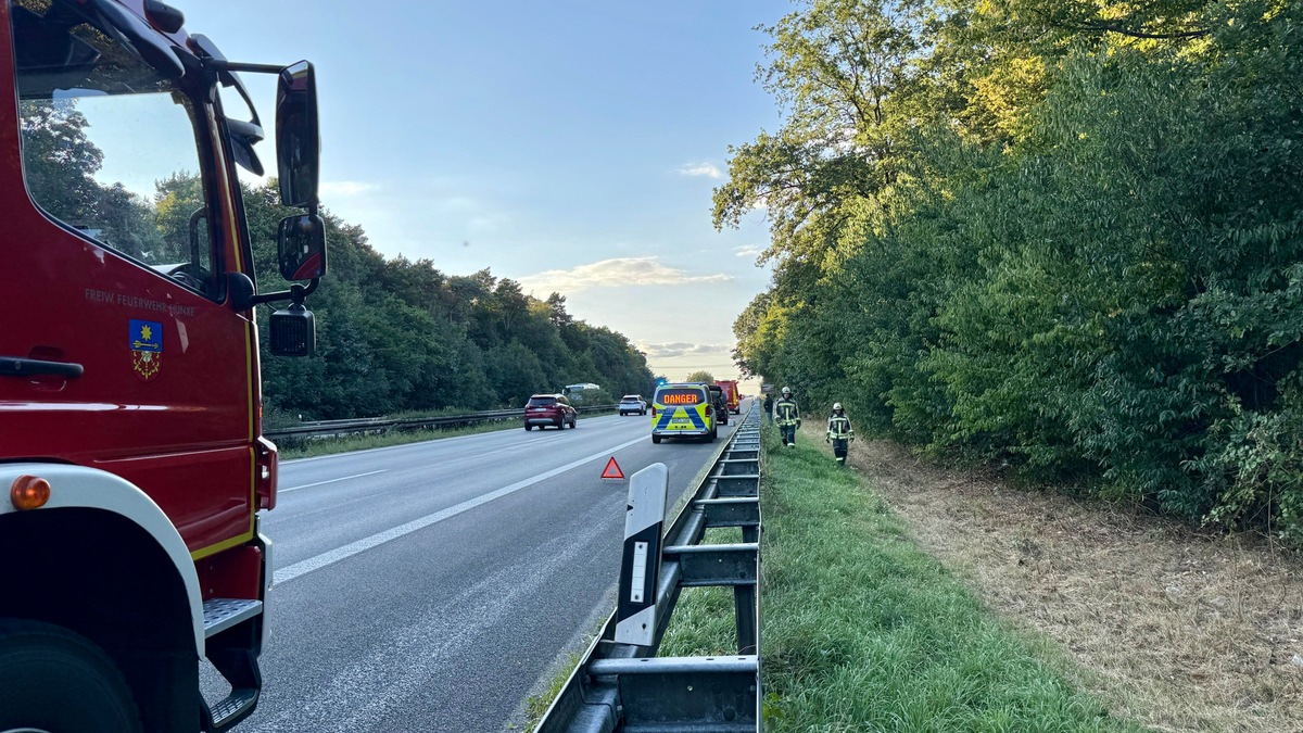 FW Hünxe: Auslaufende Betriebsmittel auf der BAB 3 - Foto: presseportal.de