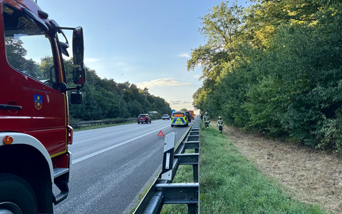 FW Hünxe: Auslaufende Betriebsmittel auf der BAB 3 - Foto: presseportal.de