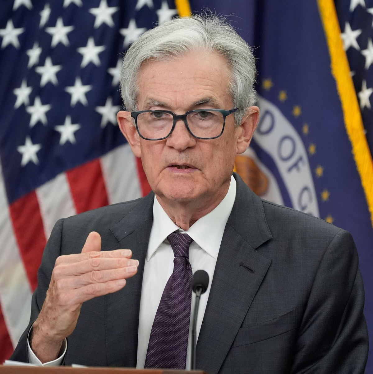 Der Chef der US-Notenbank, Jerome Powell, widersetzt sich bisher den Forderungen von Trump nach Leitzinssenkungen. - Foto: Manuel Balce Ceneta/AP/dpa