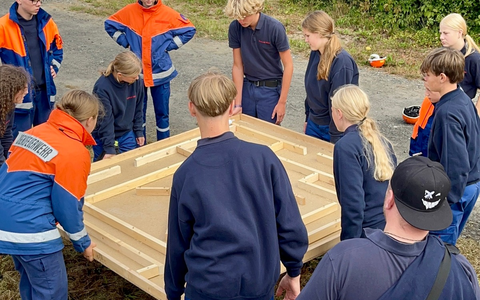 FW Hünxe: Kreiszeltlager der Jugendfeuerwehren im Kreis Wesel - Foto: presseportal.de
