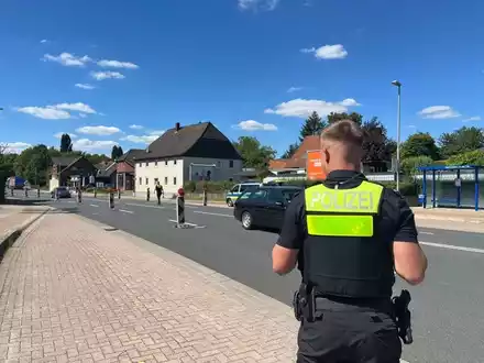 POL-HM: Polizei und Netzwerkpartner gestalten gemeinsame Aktionswoche fĂŒr mehr Verkehrssicherheit - Foto: presseportal.de