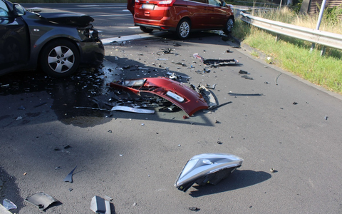 POL-SU: Abbiegefehler - Frontalzusammenstoß im Gegenverkehr - Foto: presseportal.de POL-SU: Abbiegefehler - Frontalzusammenstoß im Gegenverkehr - Foto: presseportal.de