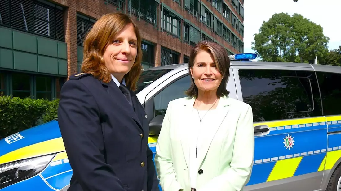 POL-HA: Die Hagener Schutzpolizei hat eine neue Leiterin - Polizeipräsidentin Ursula Tomahogh stellt Polizeidirektorin Ursula Schönberg vor - Bild: presseportal.de