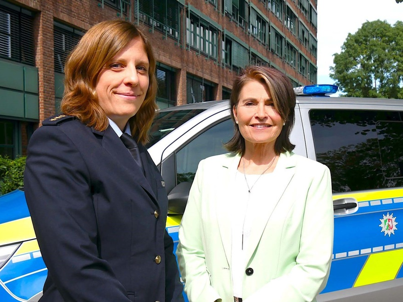 POL-HA: Die Hagener Schutzpolizei hat eine neue Leiterin - Polizeipräsidentin Ursula Tomahogh stellt Polizeidirektorin Ursula Schönberg vor - Foto: presseportal.de