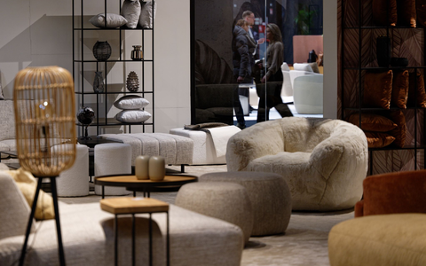 Möbel bei der Einrichtungsmesse IMM im Jahr 2024. Für 2025 wurde die Messe abgesagt. (Archivbild) - Foto: Henning Kaiser/dpa Möbel bei der Einrichtungsmesse IMM im Jahr 2024. Für 2025 wurde die Messe abgesagt. (Archivbild) - Foto: Henning Kaiser/dpa