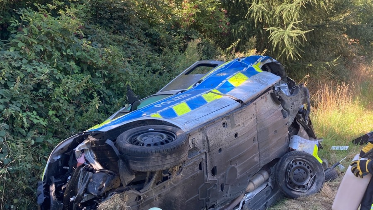 POL-HX: Streifenwagen verunglückt bei Trainingsfahrt - drei Personen leicht verletzt - Foto: presseportal.de