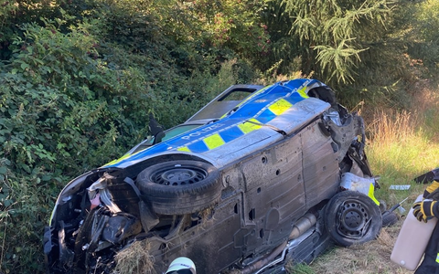 POL-HX: Streifenwagen verunglückt bei Trainingsfahrt - drei Personen leicht verletzt - Foto: presseportal.de