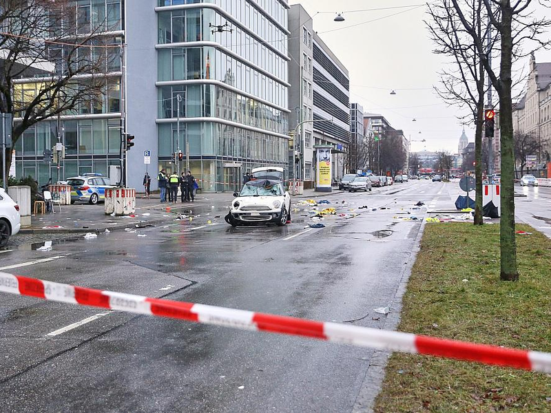 Auto fährt in München in Menschenmenge (Archiv) - Foto: über dts Nachrichtenagentur
