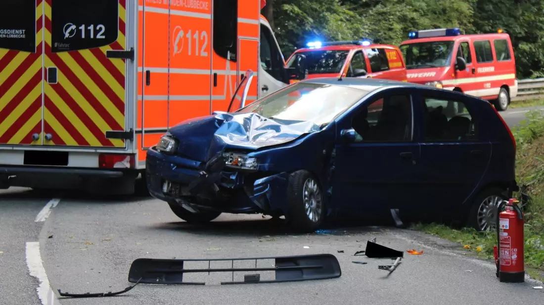 POL-MI: Pkw kollidiert mit Löschfahrzeug - Bild: presseportal.de