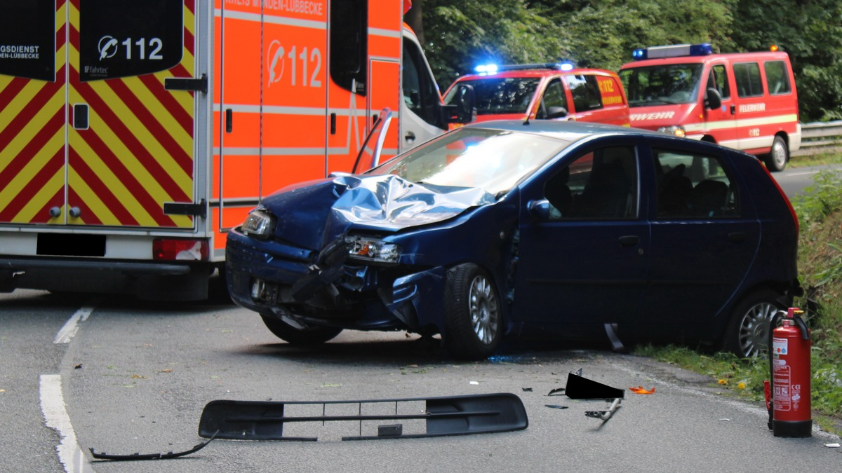 POL-MI: Pkw kollidiert mit Löschfahrzeug - Foto: presseportal.de