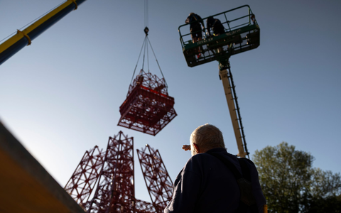 Die Arbeiten an dem Nachbau des Eiffelturms dauerten acht Jahre. - Foto: Hannes P. Albert/dpa Die Arbeiten an dem Nachbau des Eiffelturms dauerten acht Jahre. - Foto: Hannes P. Albert/dpa