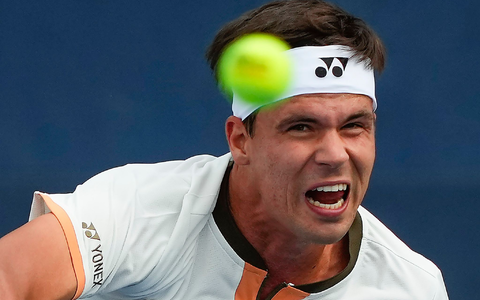 Ein Tennis-Duell über 4:46 Stunden - dann hatte Daniel Altmaier seinen Erstrundensieg in New York geschafft.  - Foto: Yuki Iwamura/AP/dpa