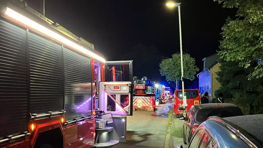 FW-OB: Brand eines Terrassendachs in Klosterhardt - Bild: presseportal.de